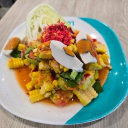 ตำข้าวโพดไข่เค็ม (ร้านส้มตำแซ่บ)