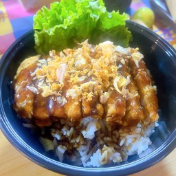 ข้าวไก่ทอดราดซอสกระเทียม