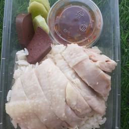 เก้าข้าวมันไก่