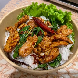 ข้าวกะเพราหมูชิ้น