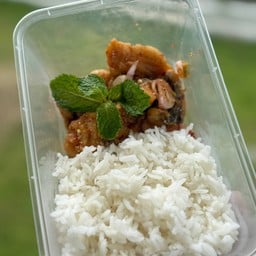 ยำปลานิลสมุนไพร