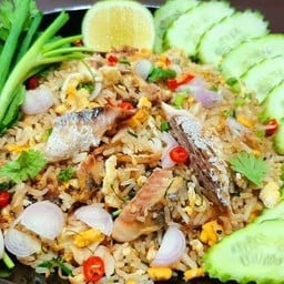 ข้าวผัดปลาทูสมุนไพร