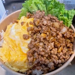 ข้าวไข่ข้นหมูสับกระเทียม