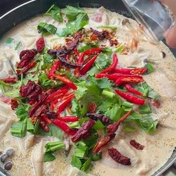 ต้มข่าไก่พริกแห้ง