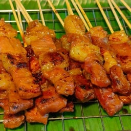 ย่างอิหลี่ -ห่อหมกทะเลย่าง ไส้กรอก&แหนม