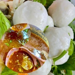 ยำลูกชิ้นปลาเยาวราชแท้ๆ อย่างดี อร่อย ไม่แข็งไม่คาว นุ่มๆ ลวกยำอร่อยมากต้องลอง