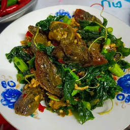 กระเพราไข่เยี่ยวม้าหมูสับ(กับข้าว)