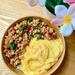 ข้าวกระเพราหมูสับ+ไข่ข้น