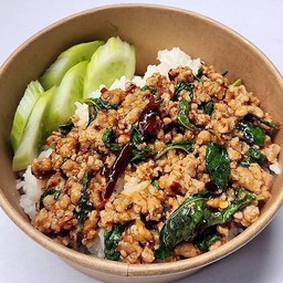 ข้าวกะเพราไก่สับพริกแห้ง