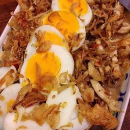 ยำหัวปลี (ใส่กุ้ง, ไก่ฉีก และไข่ต้ม)