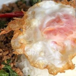 ข้าว กะเพราหมูสับ ไข่ดาว