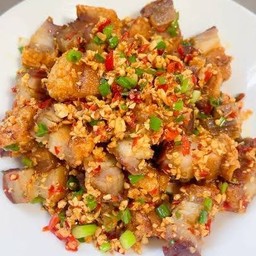 หมูกรอบคั่วพริกเกลือ เดือดถึงใจ