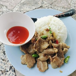 ข้าวหมูทอดพริกกระเทียม