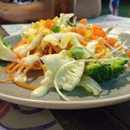 สลัดเพิ่มเนื้อสัตว์