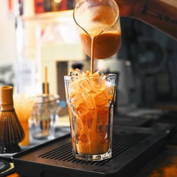 ชาไทยผสมนมสด (เย็น)