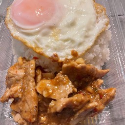 ข้าวหมูหมักผัดน้ำมันหอย