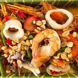 ส้มตำทะเลทอดกรอบ