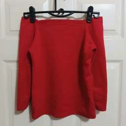 เสื้อเปิดไหล่สีแดง ไซส์S