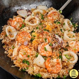 ข้าวผัดทะเล กุ้งหมึกกลมกล่อม