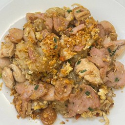 คั่วไก่ ไส้กรอก เบคอน