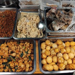 ร้านกับข้าวเอื้ออาทร