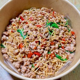 กะเพรามาม่า หมูสับ  มาม่า 2 ก้อน