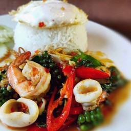 ผัดฉ่าราดข้าว