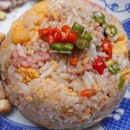 ข้าวผัดแหนม