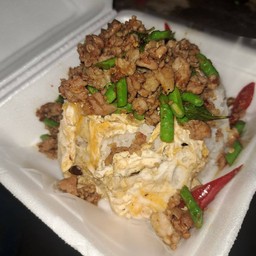 ข้าวไข่ข้นราดกระเพาหมูสับ