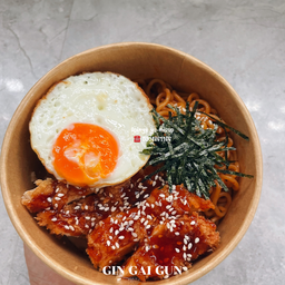 มาม่าเกาหลีไก่กรอบ+ไข่ดาว