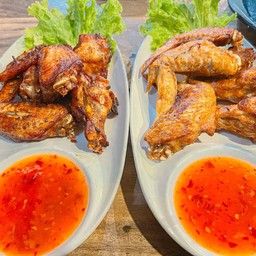 ปีกไก่ทอด ชิ้นละ 25 ค่ะ