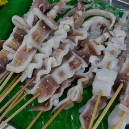 หมึกสดย่างน้องเบรฟ@ตลาดโพธิ์ศรี ตลาดโพธิ์ศรี