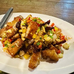 สามชั้นคั่วพริกเกลือ