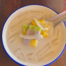 บัวลอยสามสี