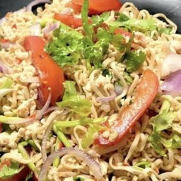 ยำมาม่าเนื้อไก่(ไม่มีหนัง)