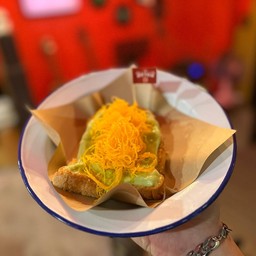 ปังแผ่นปิ้งสังขยาใบเตยฝอยทอง