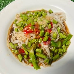 ก้อยข้าวปุ้นเส้นสด