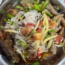 ตำขนมจีนตีนไก่ใส่หน้อไม้