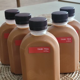 ชาไทย (หวานน้อย อร่อยมาก) (มีน้ำแข็งและแก้วให้)