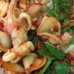 ข้าวกระเพราปลาหมึก