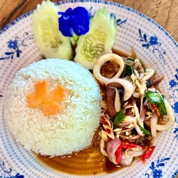 ข้าวราดหมึกผัดกะปิ (ใส่กล่องแยกช่อง)