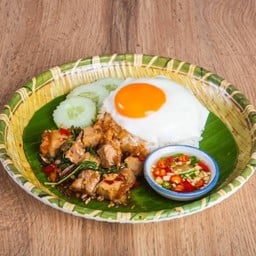 กะเพราหมูกรอบ