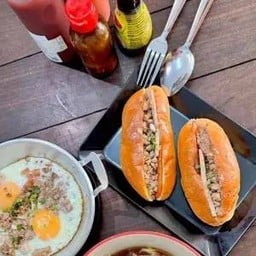 ขนมปังหมูสับ 1 คู่