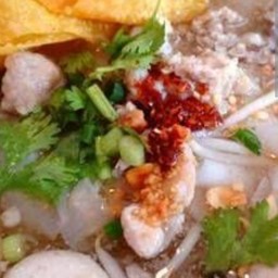 ก๋วยเตี๋ยวหมูน้ำใส ลูกชิ้นหมู ระบุเส้นด้วยนะจ้ะ