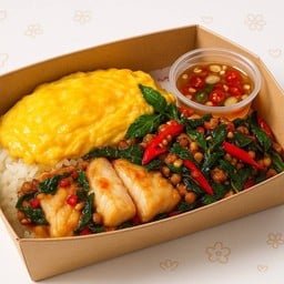 ข้าวไข่ข้นกระเพราปลาดอลลี่