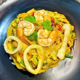 ไข่ข้นผัดผงกะหรี่ ล้นกล่อง