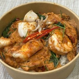 ข้าวกระเพราพริกแห้ง ``บ้านครู