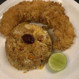 ข้าวผัดพริกเผาไก่กรอบ