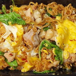 มาม่ากะเพราไก่ (ใส่ไข่)