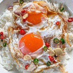 ข้าวไข่ดาว+น้ำปลาพริก